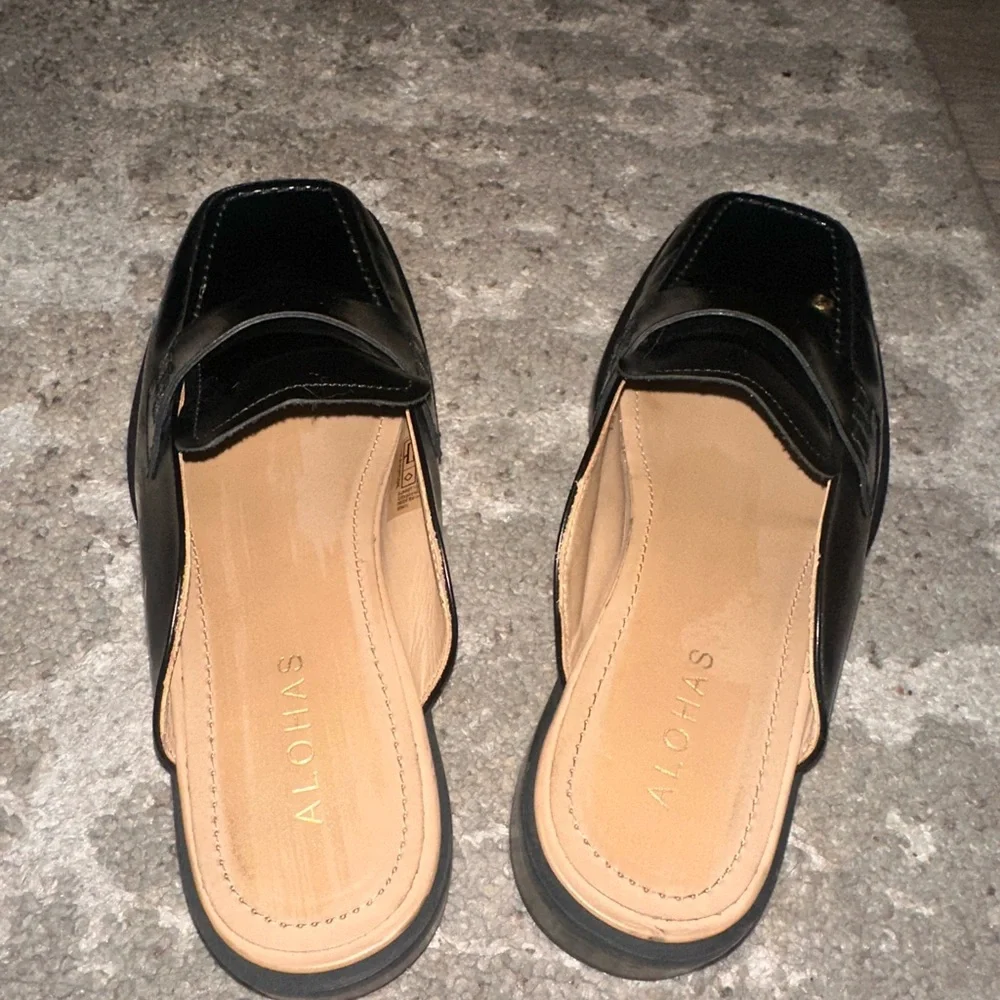 ALOHAS Women's Black Mules - Picture 2 of 4